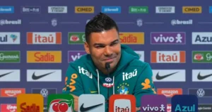 Casemiro sugere redução do uso de redes sociais durante preparação da Seleção para a Copa