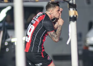 Kayzer rebate rumores sobre disputa com Renê no Vitória