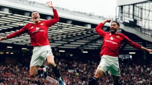 Casemiro revela que funk e pagode agitam vestiário do Manchester United